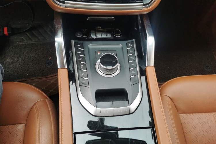 Used Zotye T700 2017 1.8T Dual-Clutch Prestige Model Gear Lever