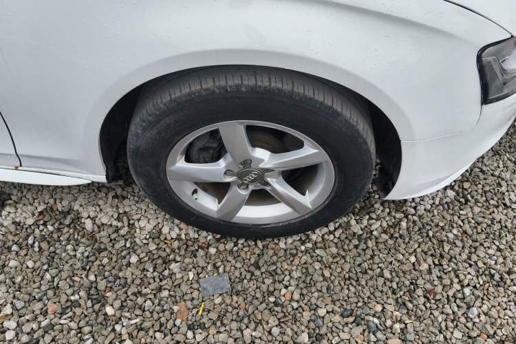 Used Audi A4L 2013 35 TFSI Automatic Standard Model Right Front Wheel Hub