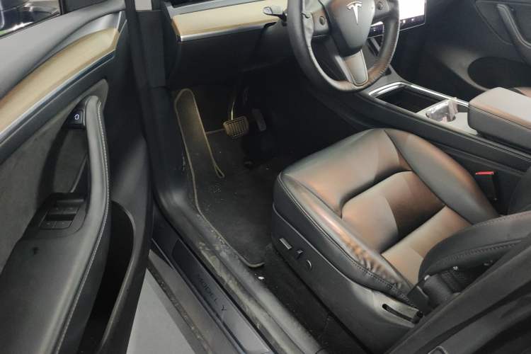 Used Tesla Model Y 2021 Long-Range All-Wheel-Drive Version