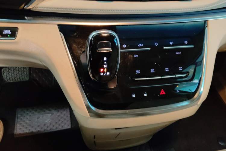 Used Buick GL8 2023 Facelifted Land Cruiser Executive Luxury Version