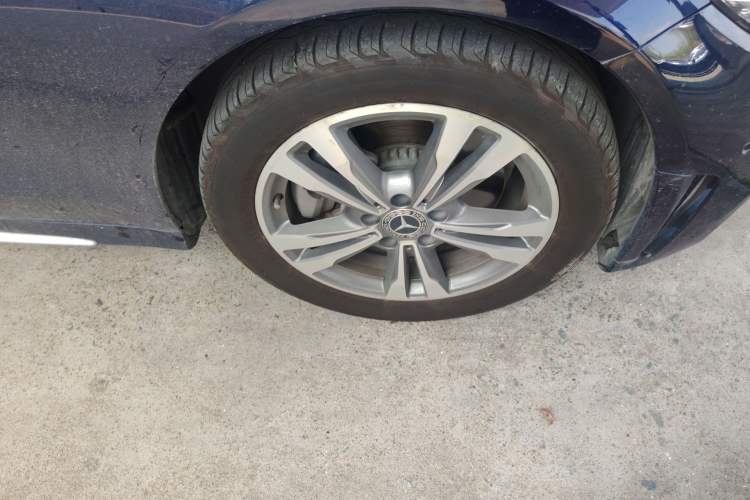 Used Mercedes-Benz C-Class 2019 C 180 L Fashion Edition Sport Version Right Front Wheel Hub