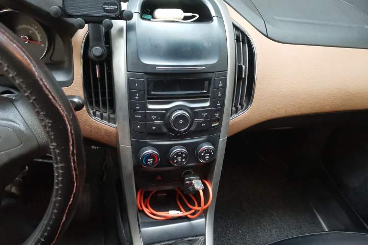 Used Baojun 630 2013 1.5L manual Comfort trim
