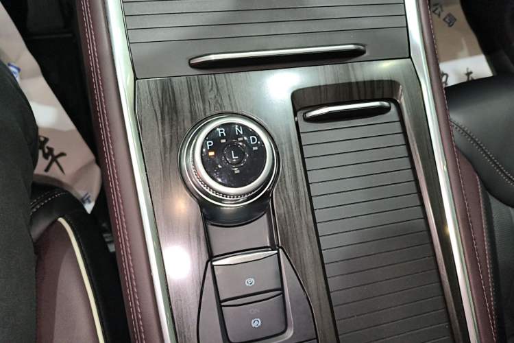 Used Ford Explorer 2023 EcoBoost 285 Four-Wheel Drive Titanium Edition 7-Seater
