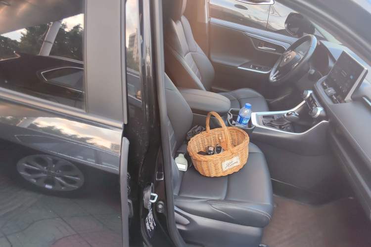 Used Toyota Wildlander 2022 2.0L CVT Two-Wheel Drive Luxury PLUS Edition Right Front Seat