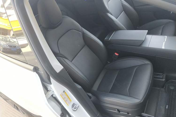 Used Tesla Model Y 2025 Rear-Wheel-Drive Version