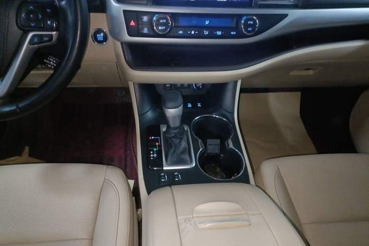 Used Toyota Highlander 2018 2.0T Four-Wheel Drive Luxury Version 7 Seats China VI Standard