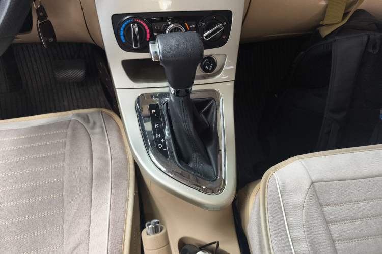 Used Brilliance H330 2013 1.5L Automatic Comfort Edition Gear Lever