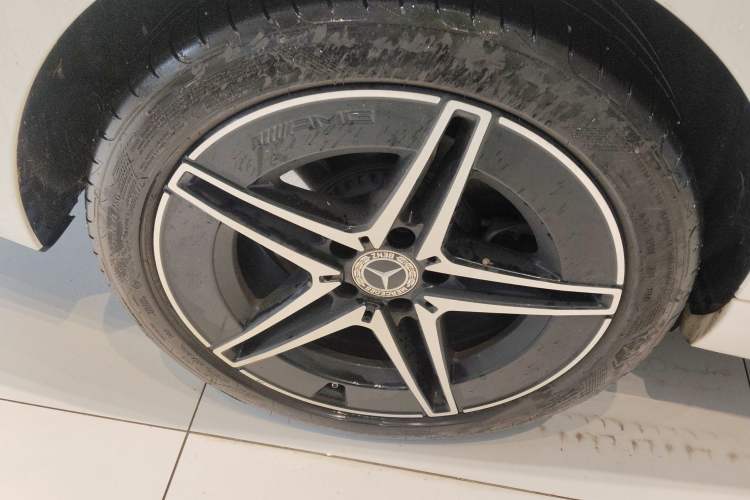 Used Mercedes-Benz C-Class 2025 C 260 L Obsidian Night Sport Edition Right Rear Wheel Hub