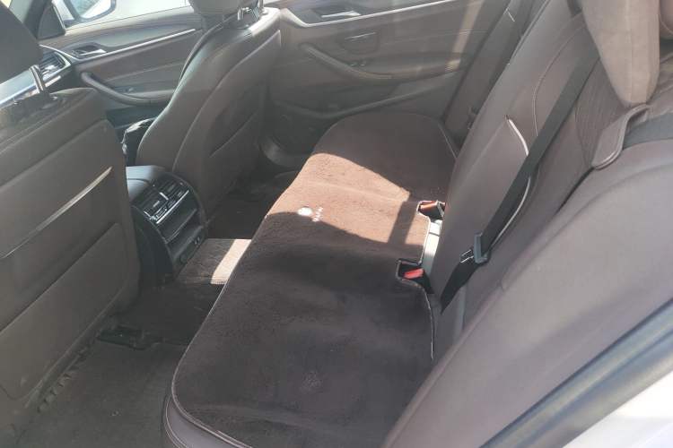 Used BMW 5 Series 2021 Facelifted 530Li Leading Edition M Sport Package Left Rear Seat