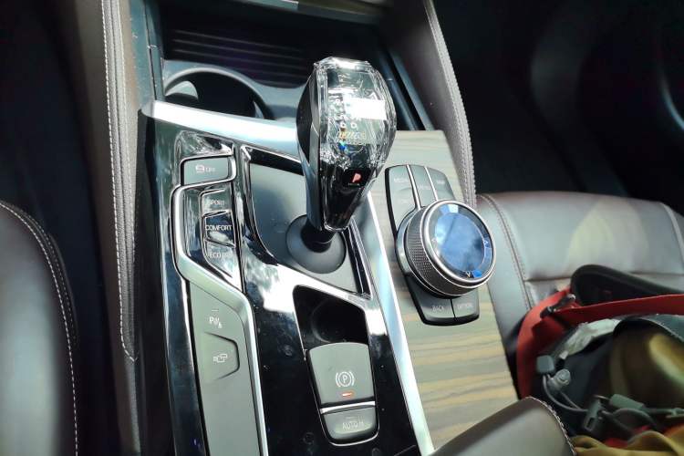 Used BMW 5 Series 2018 Facelifted 530Li Luxury Edition Premium Package Gear Lever