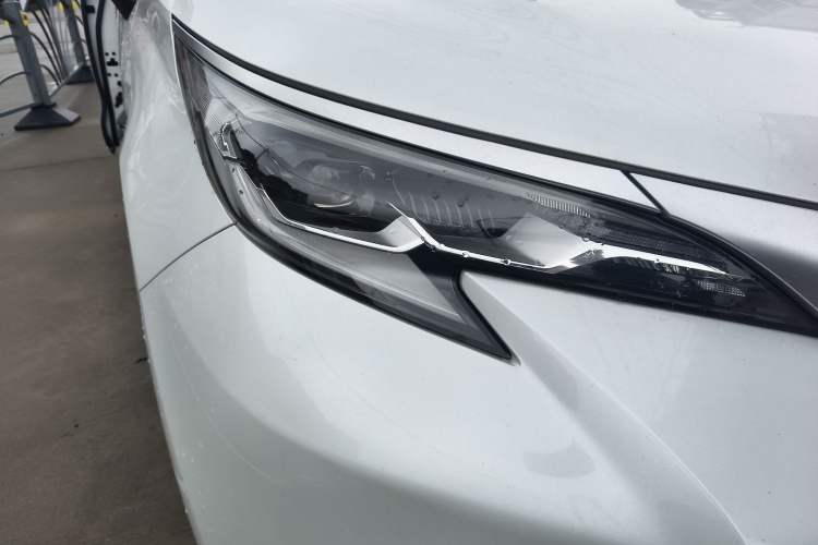 Used Toyota Sienna 2023 2.5L Hybrid Deluxe Edition
