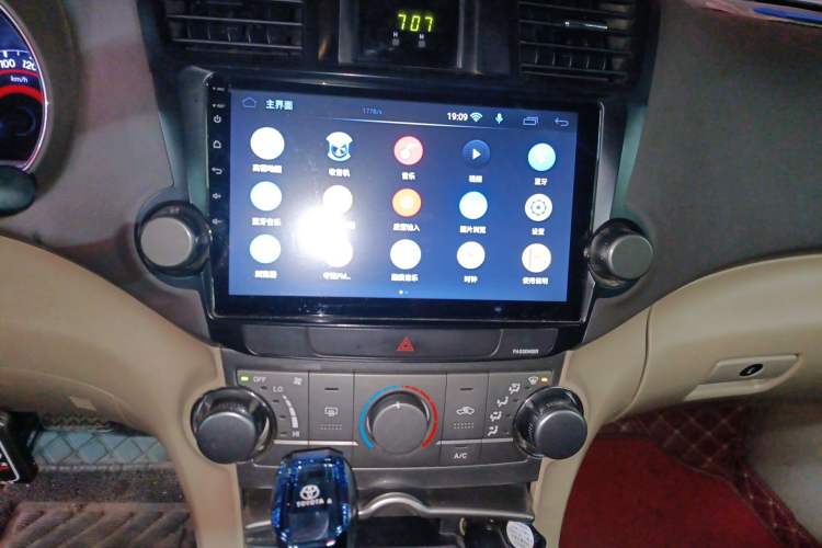 Used Toyota Highlander 2013 2.7L Two-Wheel Drive 5-Seater Purple Gold Edition