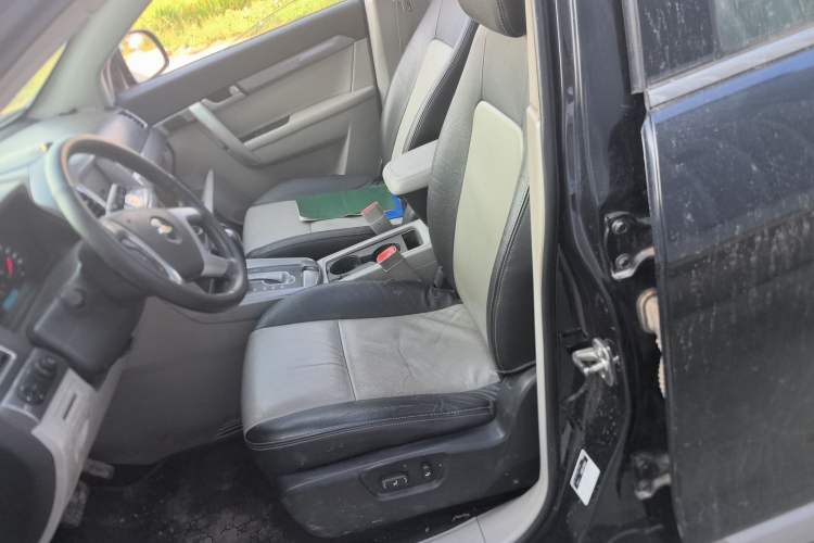 Used Chevrolet Captiva 2011 2.4 AT 5-Seater Comfort Edition
