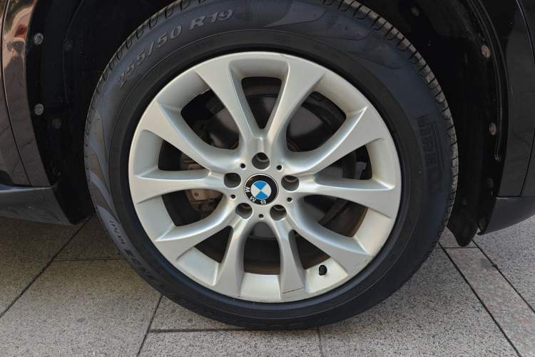 Used BMW X5 2018 xDrive28i Right Front Wheel Hub