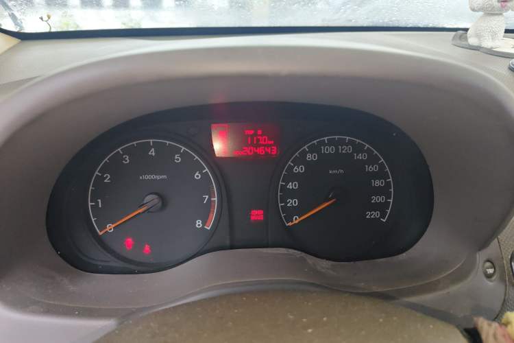 Used Hyundai Verna (older generation) 2010 Sedan 1.4L Manual Comfort GS Odometer Close Up
