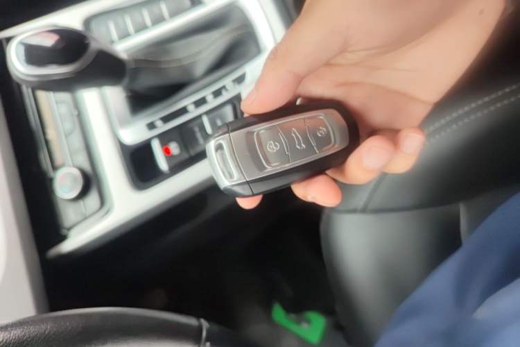 Used Geely Auto Emgrand X7 Sport 2016 1.8TD Automatic Smart Connectivity Version Vehicle Key