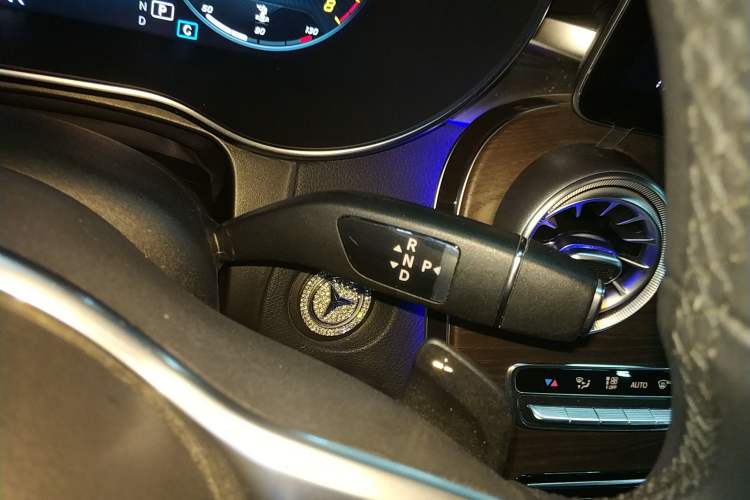 Used Mercedes-Benz GLC 2020 GLC 300 L 4MATIC Dynamic Edition Gear Lever