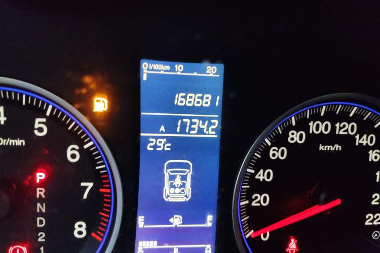 Used Honda CR-V 2010 2.0L automatic two-wheel drive urban version Odometer Close Up