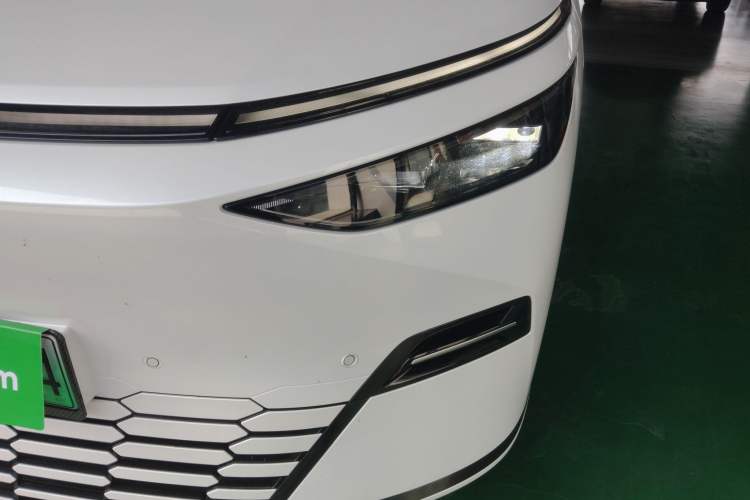 Used XPeng X9 2025 740 Ultra-Long Range Max
