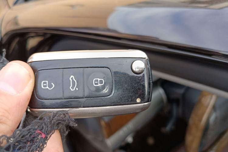 Used Volkswagen Phaeton 2012 4.2L Luxury Custom Edition Vehicle Key