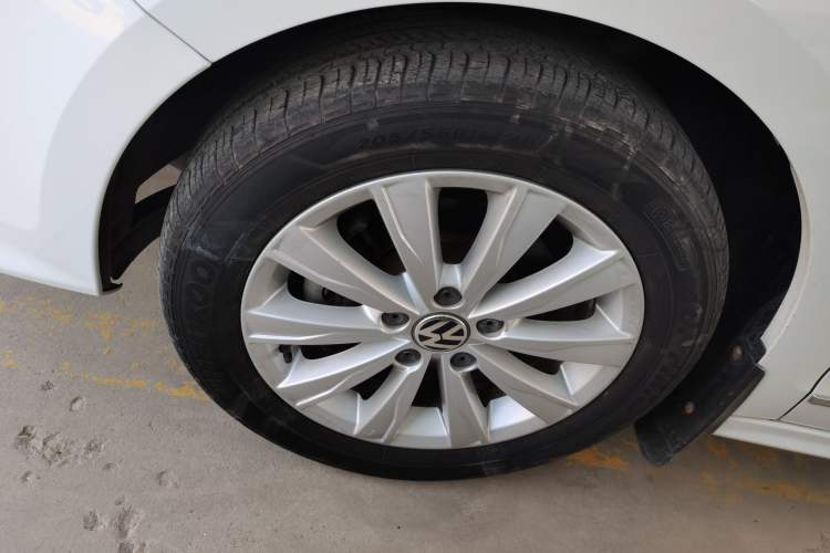 Used Volkswagen Sagitar 2015 1.6L Manual Comfort Model