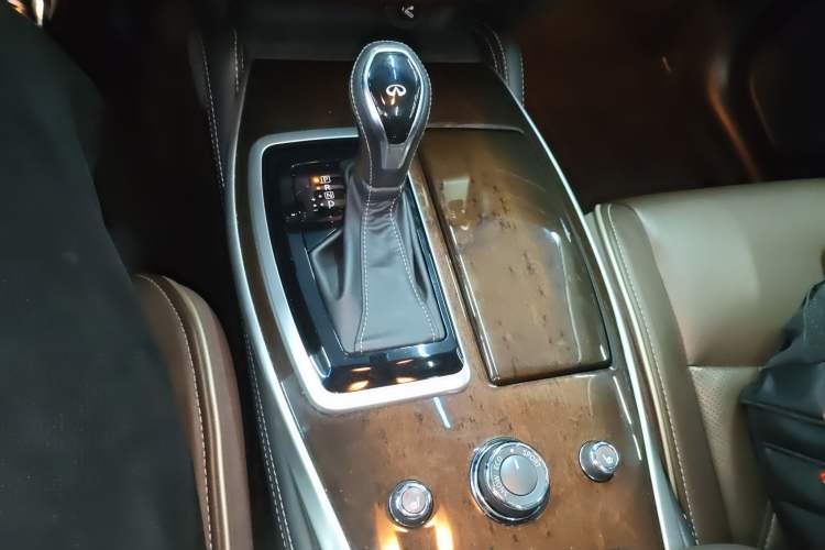 Used Infiniti QX60 2016 2.5 S/C Hybrid Two-Wheel-Drive Excellence Edition China V Standard