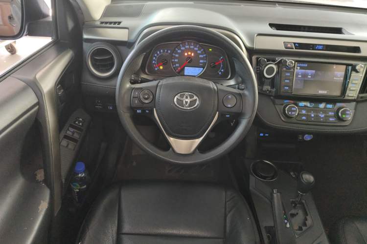 Used Toyota RAV4 2015 2.0L CVT Two-Wheel Drive Fashion Edition Steering Wheel