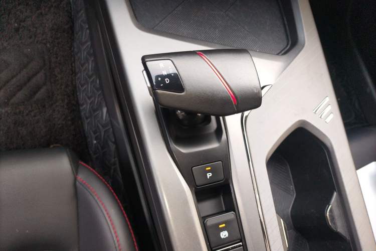 Used CHANGAN OSHAN X5 PLUS 2023 Revised Version 1.5T DCT Navigation Edition
