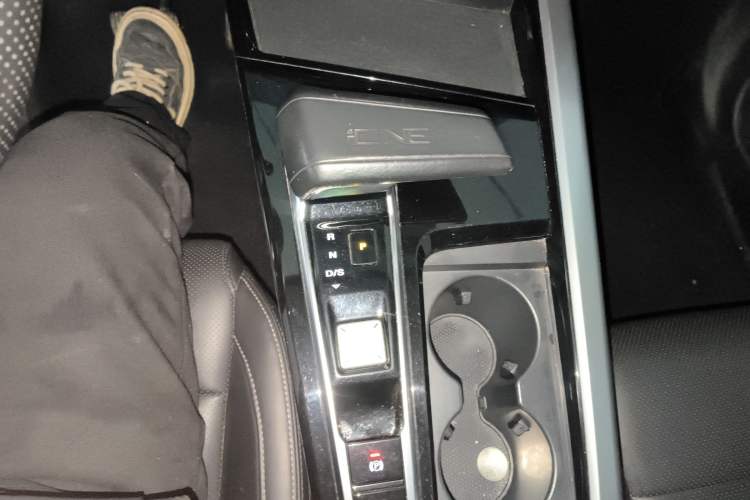 Used MG ONE 2022 β-Comfortable Living Series 1.5T Fully Satisfying Version 1078 Gear Lever