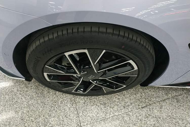 Used Avatr 06 2025 Pro Range-Extended Edition Exterior 4