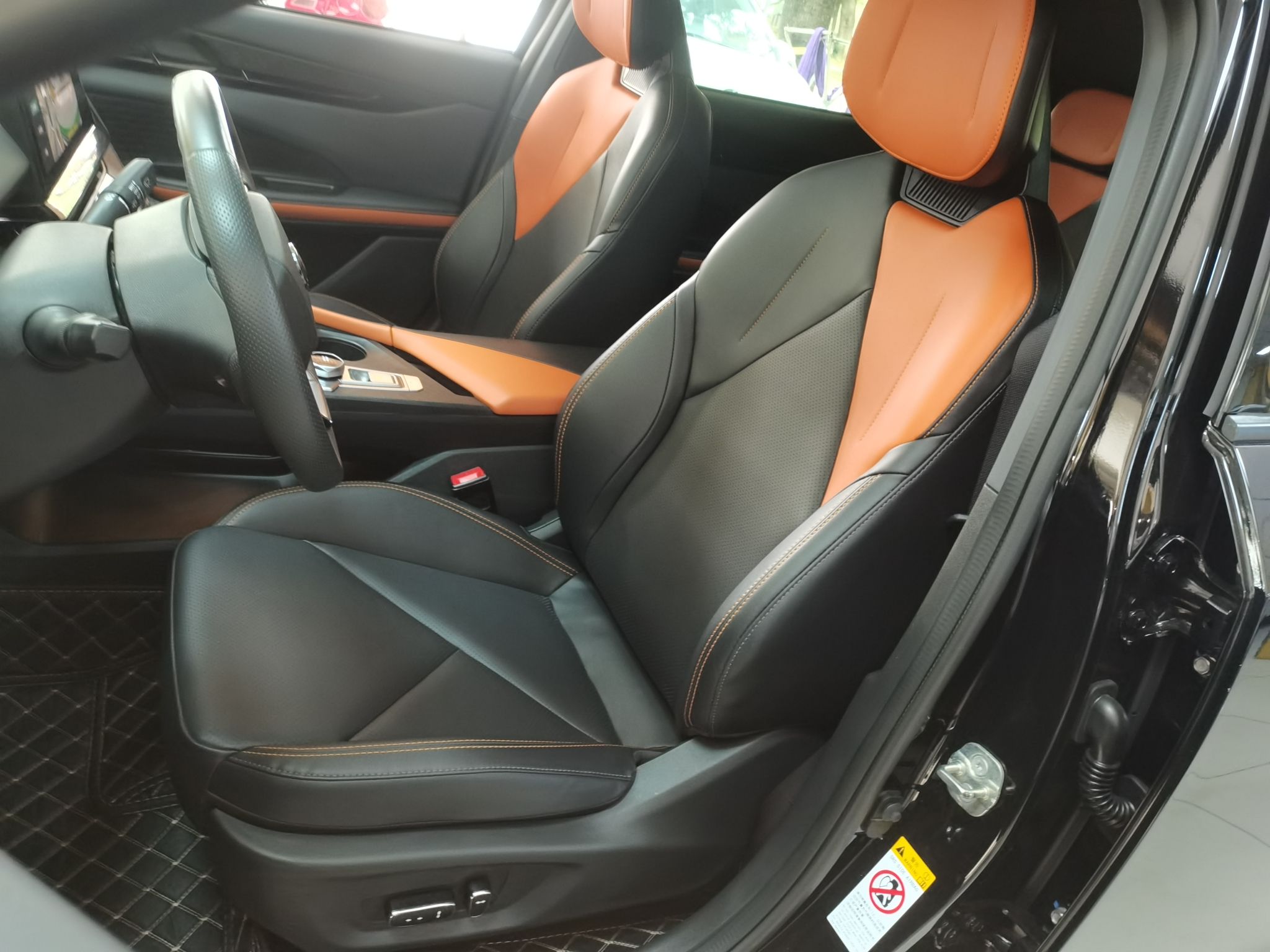 Переднее сиденье в автомобиле