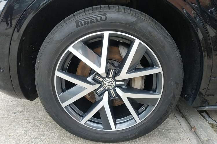 Used Volkswagen Touareg 2019 3.0 TSI RuiFeng Edition China VI Standard Left Front Wheel Hub
