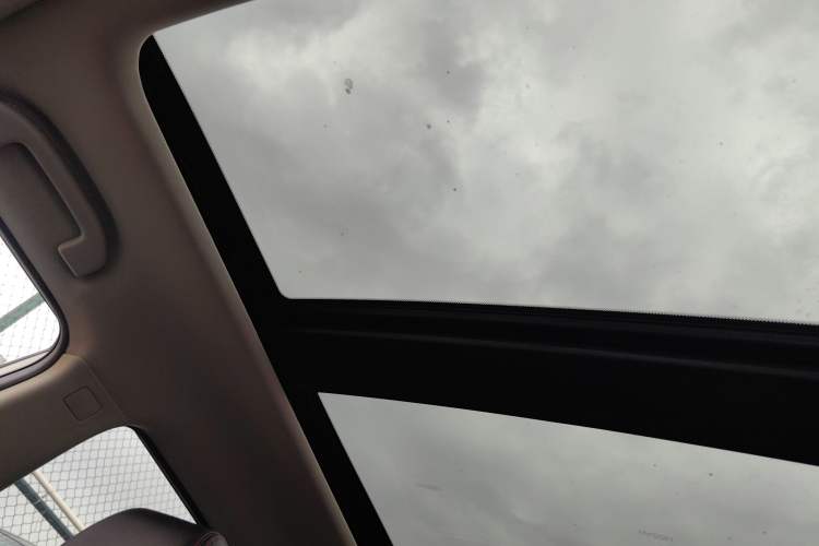 Used Venucia T60 2020 1.6L CVT Smart Drive Version China VI Standard Headliner