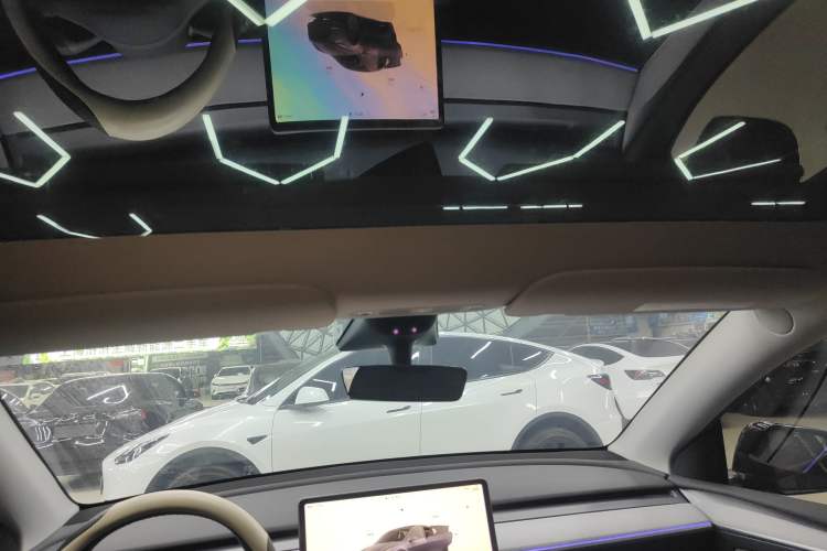 Used Tesla Model Y 2023 Long-Range All-Wheel-Drive Version
