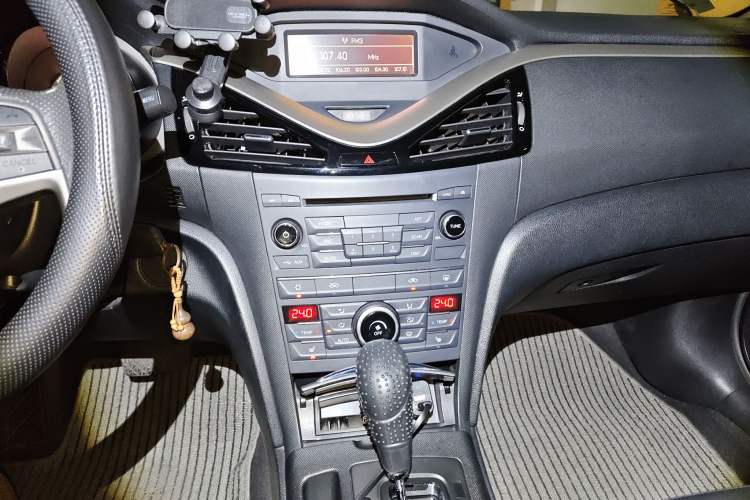 Used Bestune B70 2014 2.0L automatic luxury version
