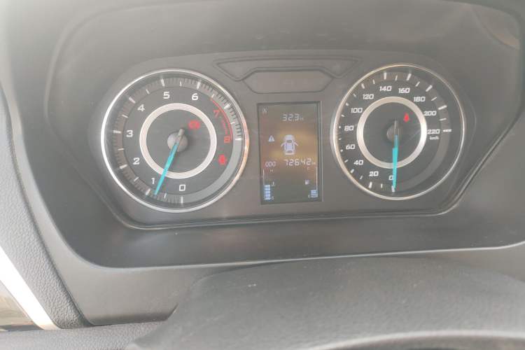 Used Soueast V5 Lingzhi 2017 1.5L Manual New Generation Model Odometer Close Up