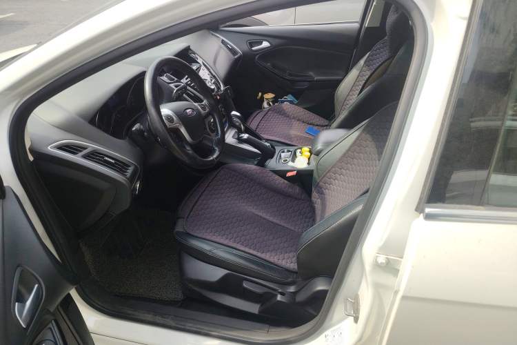 Used Ford Focus 2012 Hatchback 2.0L Automatic Luxury Sport Model
