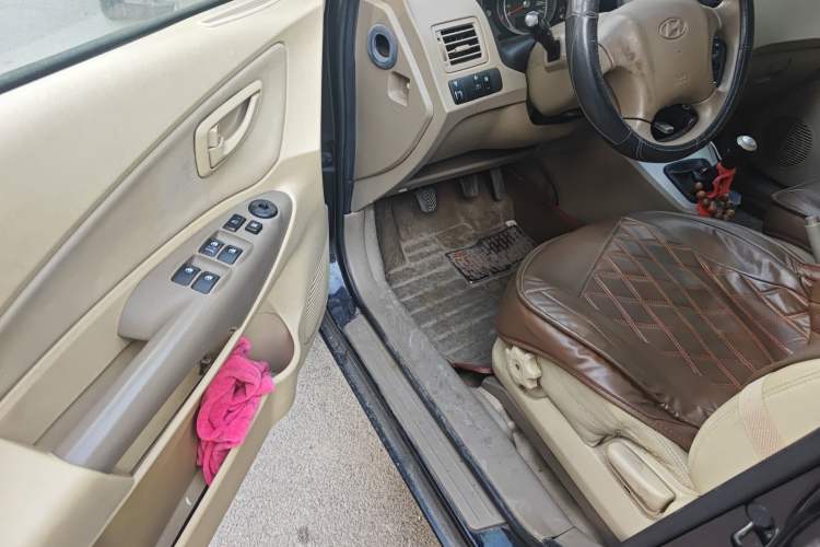 Used Hyundai Tucson 2013 2.0L Manual Two-Wheel Drive Fashion Edition Driver Seat