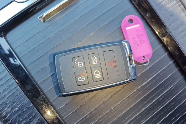 Used Jaguar XFL 2021 XFL 2.0T P250 All-Wheel-Drive Shimmering Black Sport Edition Vehicle Key