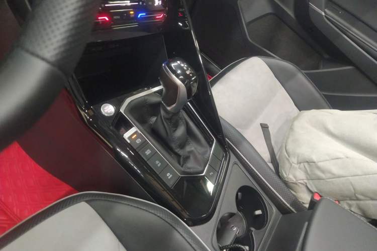 Used Volkswagen Tayron X 2020 330TSI Two-Wheel Drive Luxury Smart Connectivity Version Gear Lever