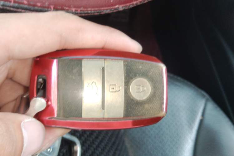 Used Kia Sorento 2013 2.4L 7-Seater Gasoline Supreme Edition China IV Standard