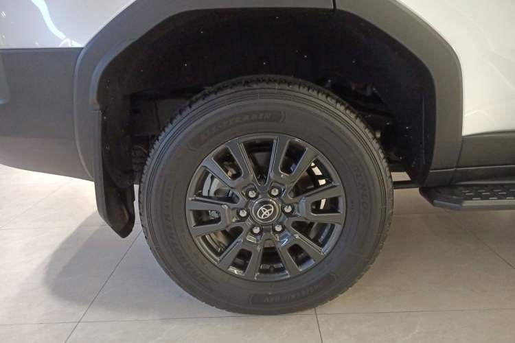 Used Toyota Prado 2024 2.4T All-Terrain TX Version 5 Seats Right Rear Wheel Hub