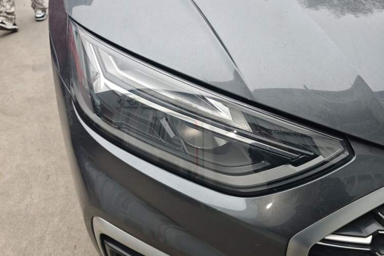 Used Audi Q5L 2022 40T Fashionable and Dynamic Model Right Front Headlight