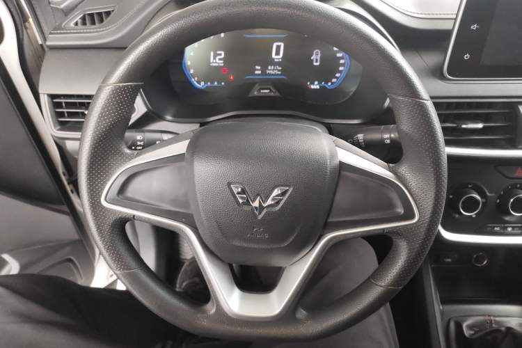 Used Wuling Hongguang S3 2018 1.5L Manual Comfort Model China V Standard
