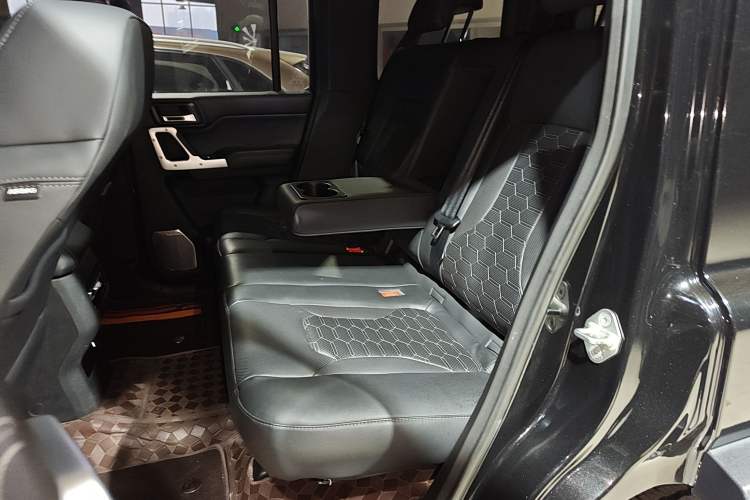 Used 212 T01 2024 2.0T Explorer