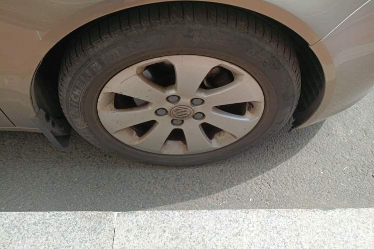 Used Buick Regal 2011 2.0L Comfort Edition Right Front Wheel Hub