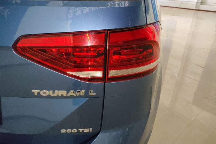 Used Volkswagen Touran 2018 Volkswagen Touran L 280TSI DSG Comfort Edition 7 Seats China V Emission Standard Exterior 3