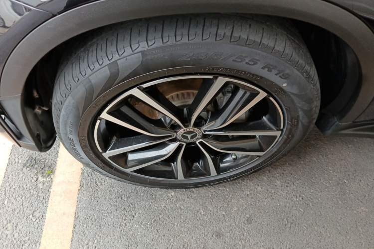 Used Mercedes-Benz GLC 2020 Facelifted GLC 300 L 4MATIC AMG-Line Exterior 4