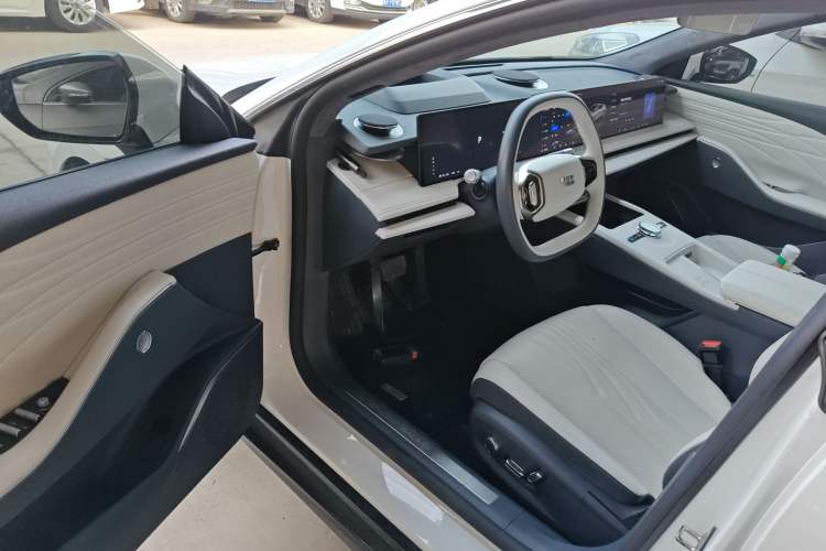 Used Geely Galaxy E8 2024 550 km Range Rear-Drive MAX