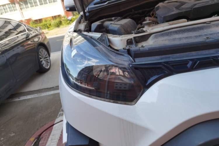 Used JMC Yuhu 5 2019 2.0T Diesel Manual 4x4 Advanced Version China VI Standard Long Wheelbase
